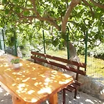 House With Large Garden Right Next To The River Semesterbostad Žrnovnica