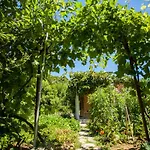 Semesterbostad House With Large Garden Right Next To The River Žrnovnica