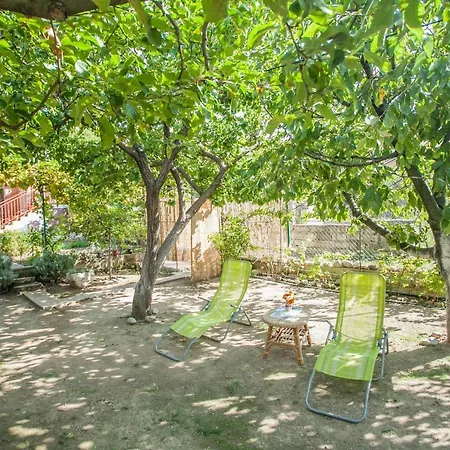 House With Large Garden Right Next To The River * Žrnovnica