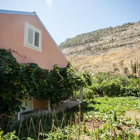 House With Large Garden Right Next To The River Semesterbostad Žrnovnica