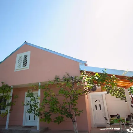 Semesterbostad House With Large Garden Right Next To The River