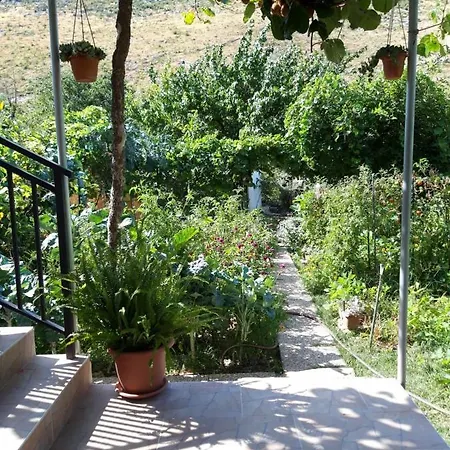 House With Large Garden Right Next To The River Žrnovnica