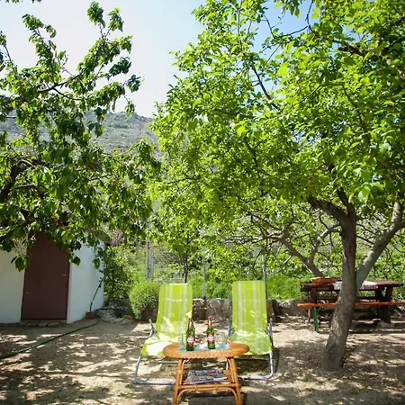 House With Large Garden Right Next To The River